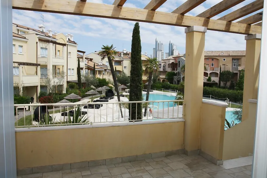 Residence Mediterranee Family Apartments Lido di Jesolo 0*,  Olaszország